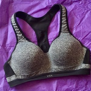 Victoria’s Secret sports bra (34B)
